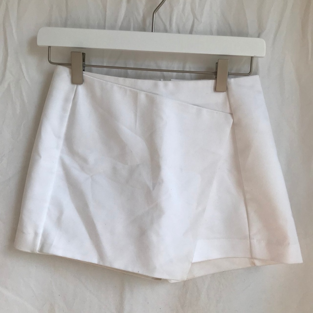 Express white skort size 00 skirt shorts